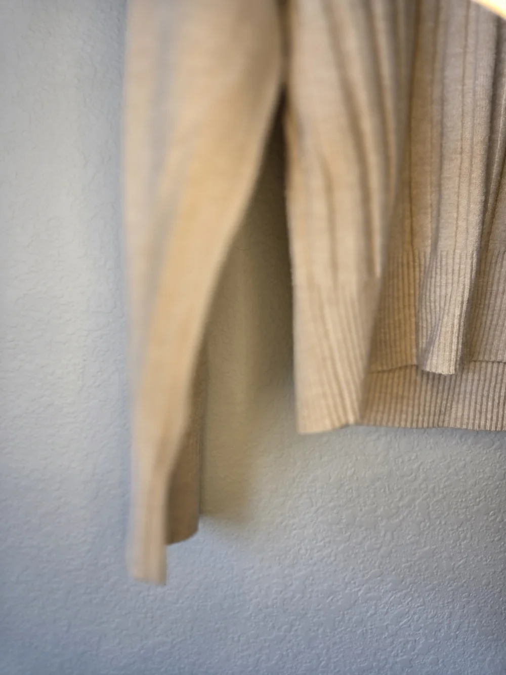 Milano beige neck